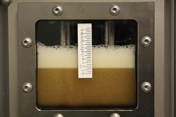 在潤滑油中形成泡沫